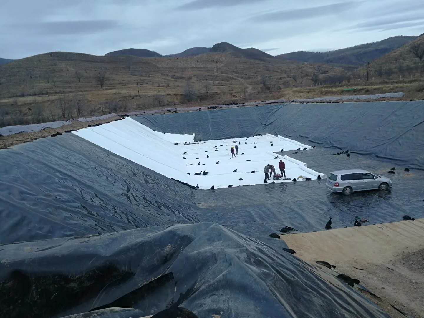 復合型土工膜及全自動焊機的性能特點